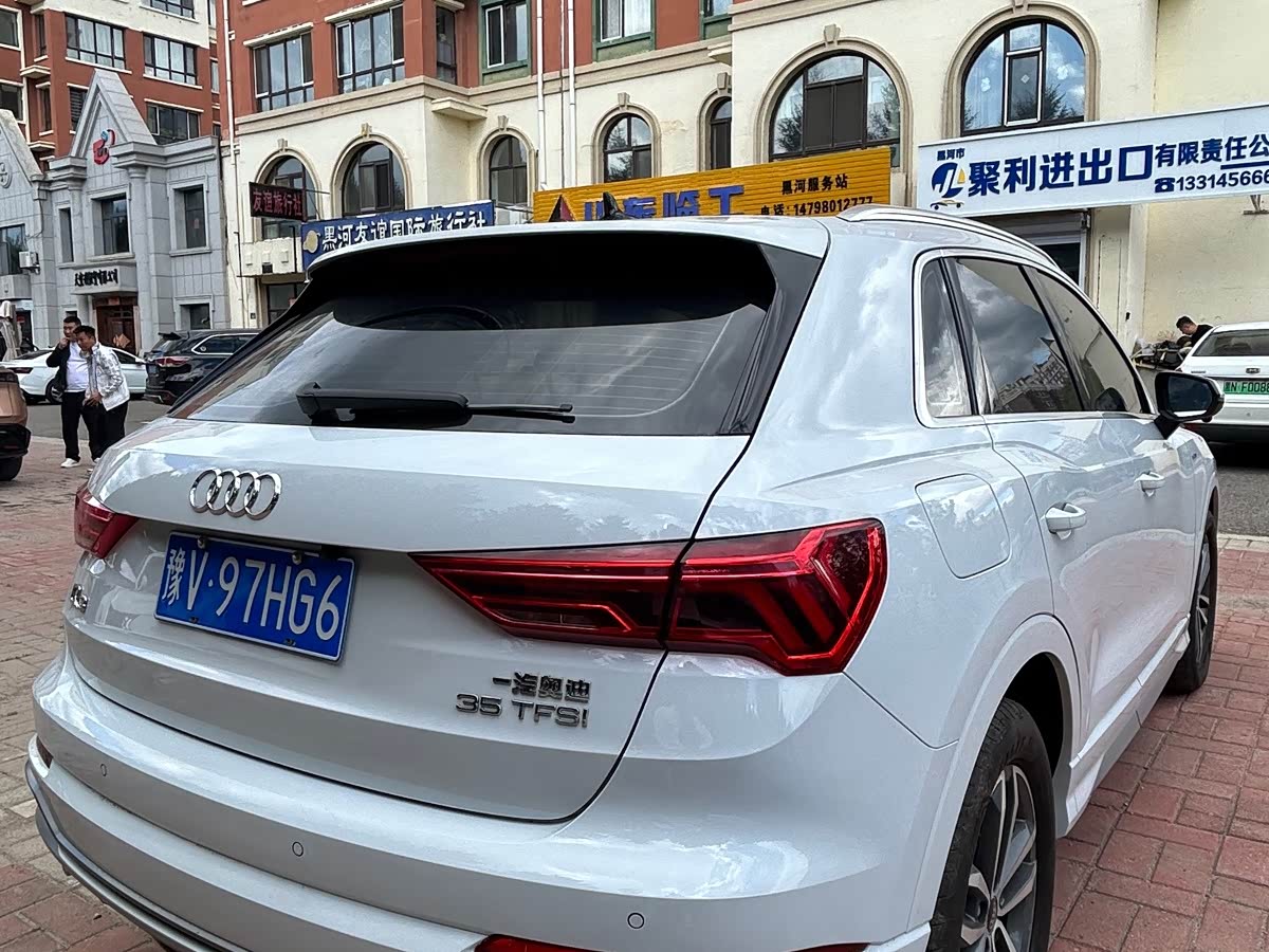 Audi Q3 1.4 л 2023 г. Белый, пробег 19000 км