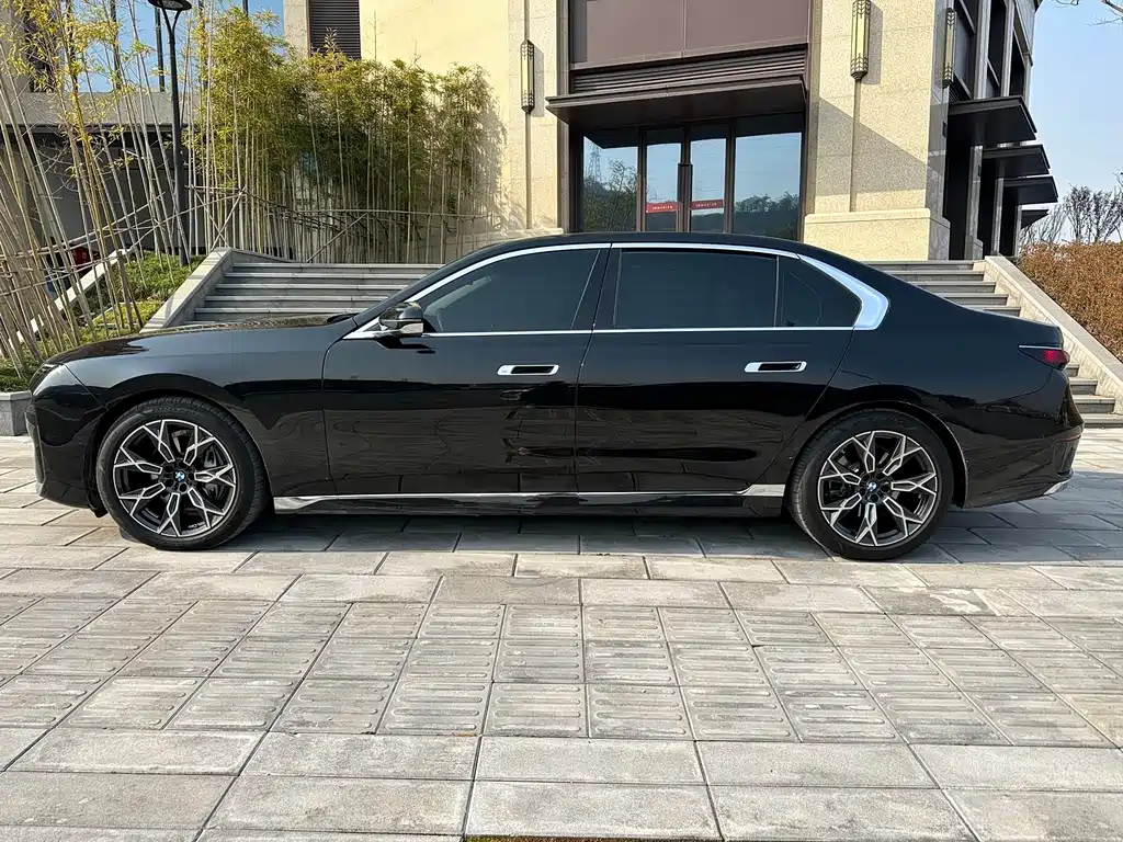 BMW 7 SERIES