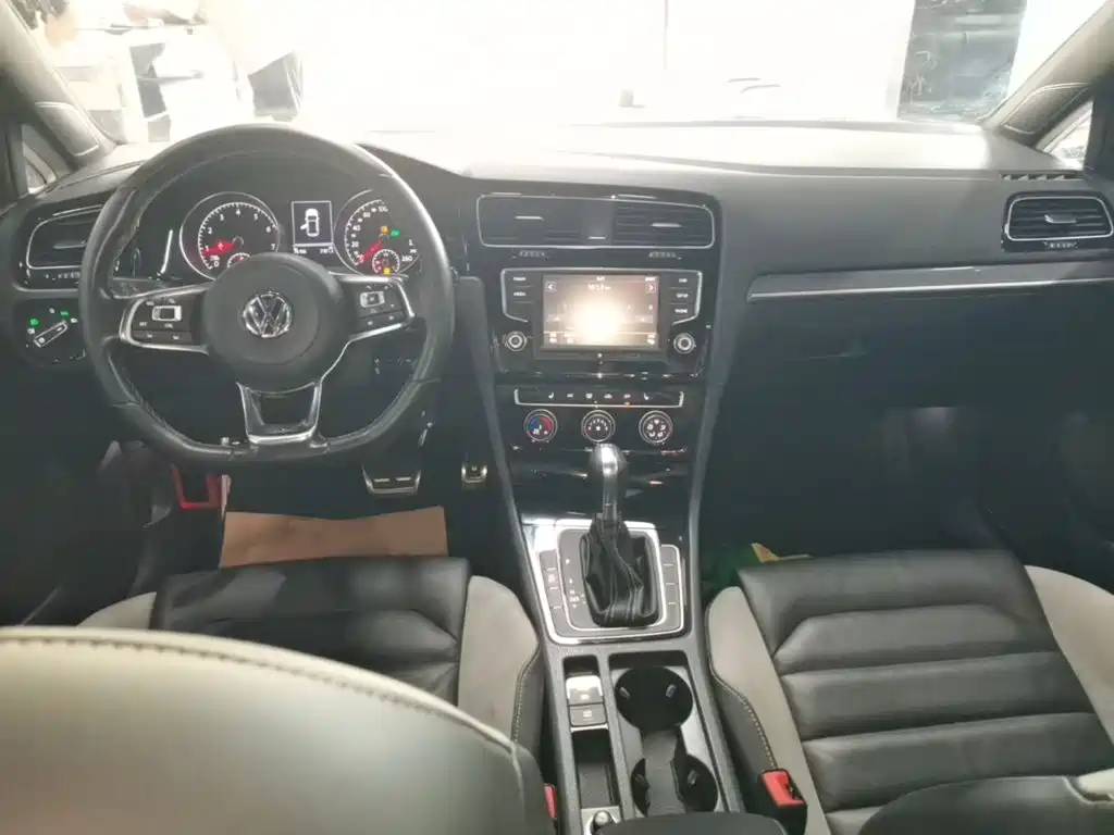 Volkswagen Golf — миниатюра 10