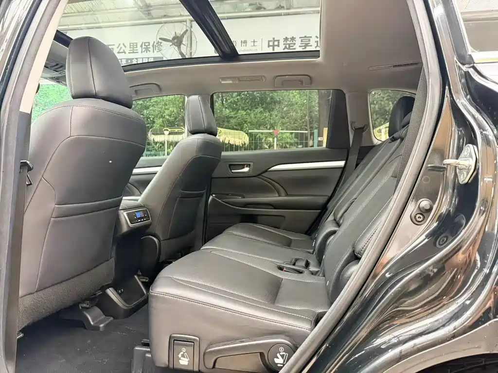 Toyota Highlander 2018 2.0T Luxury 7 мест V