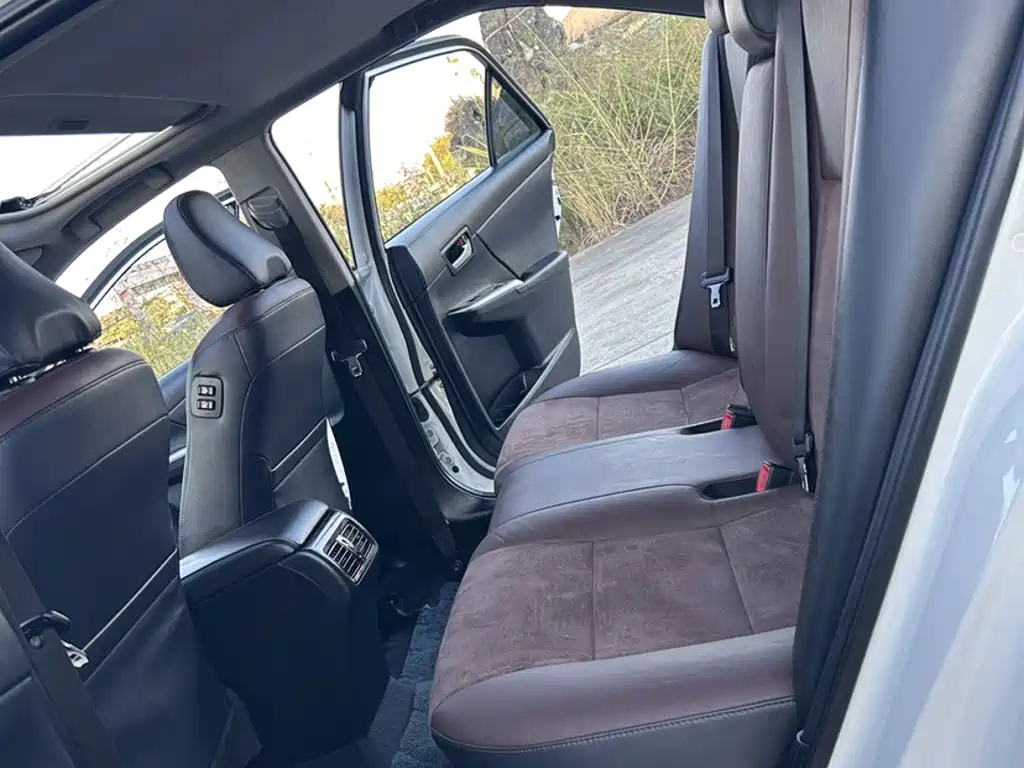 Toyota Camry — миниатюра 14