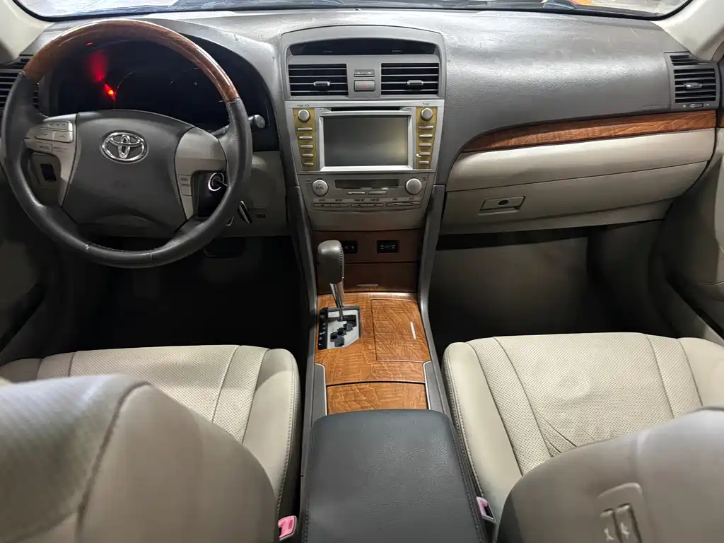 Toyota Camry — миниатюра 7