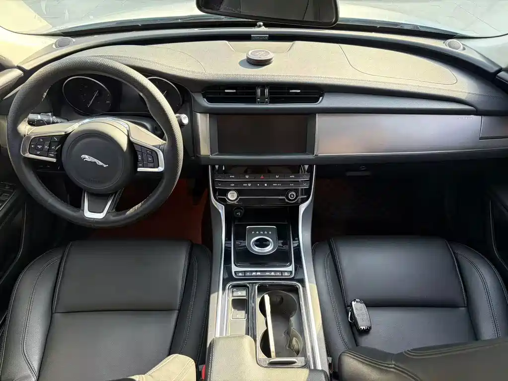 Jaguar XFL — миниатюра 5
