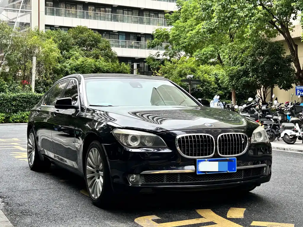 BMW 7 Series — миниатюра 3