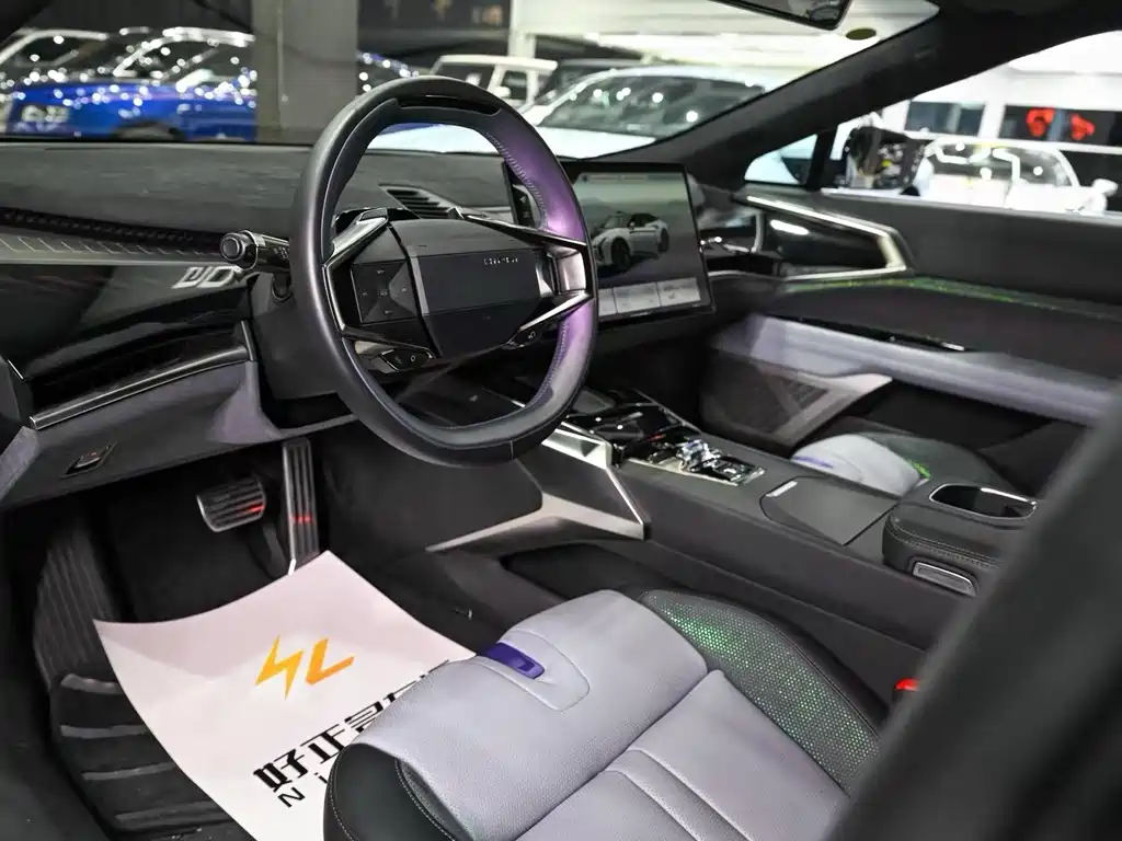 HiPhi HiPhi Z 2023 мест