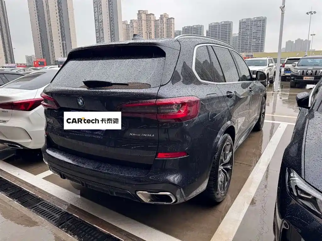 BMW X5 2022 xDrive 30Li Premium M Sport