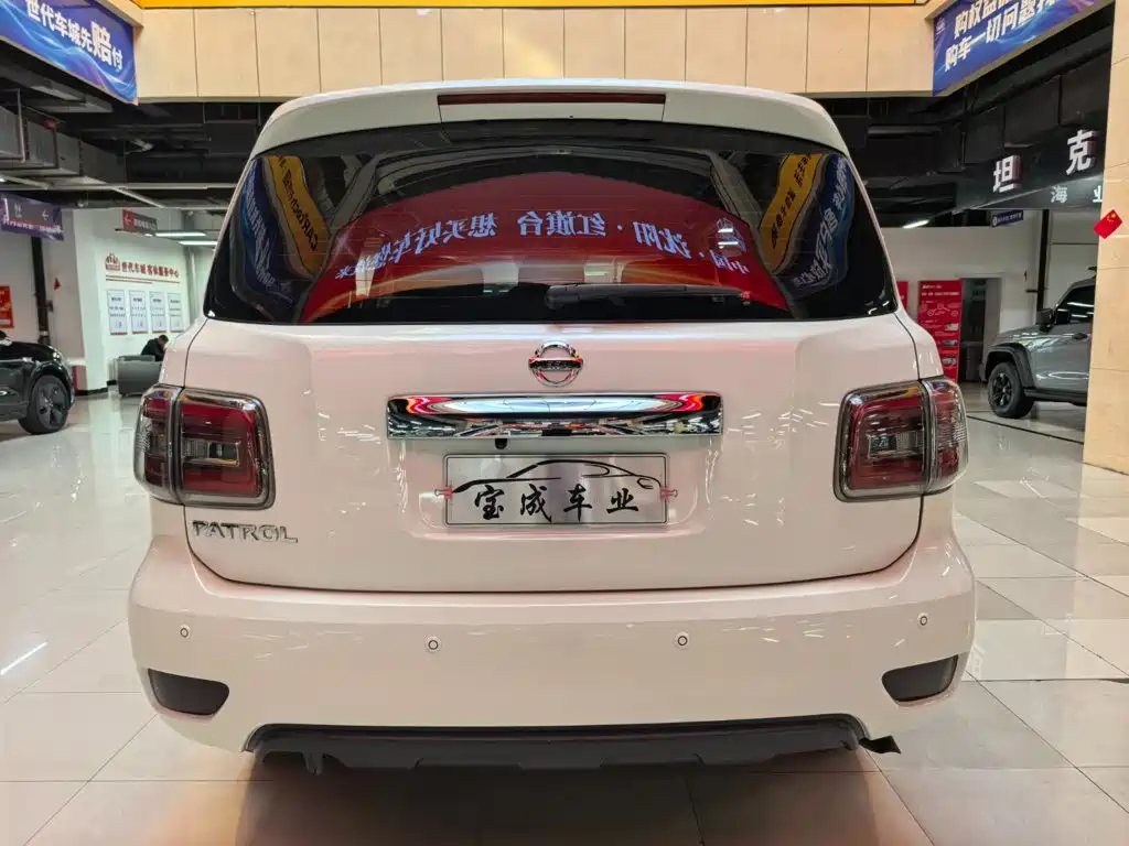 Nissan Patrol — миниатюра 4