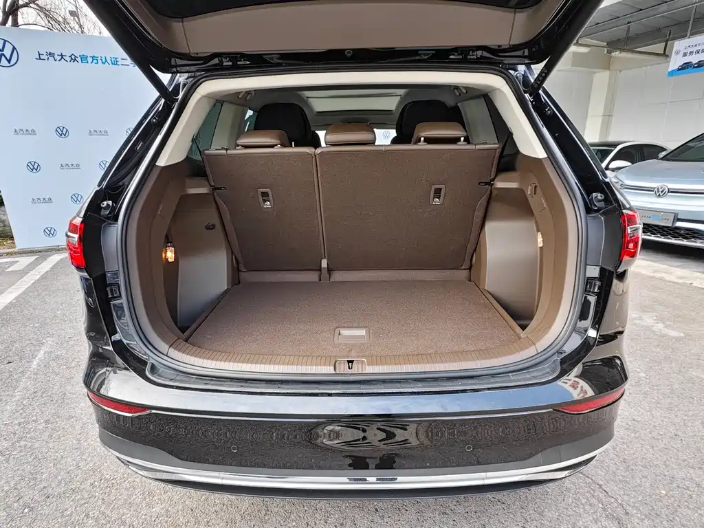 Volkswagen Viloran 380TSI Premium Edition, фото 2