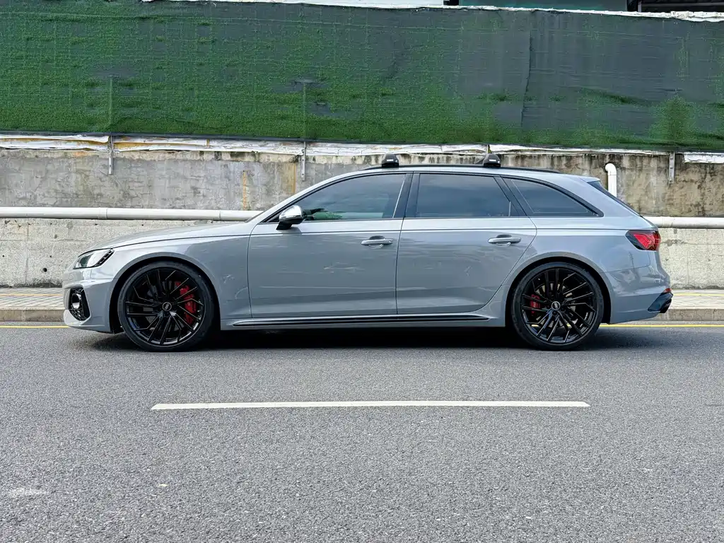 AUDI RS 4