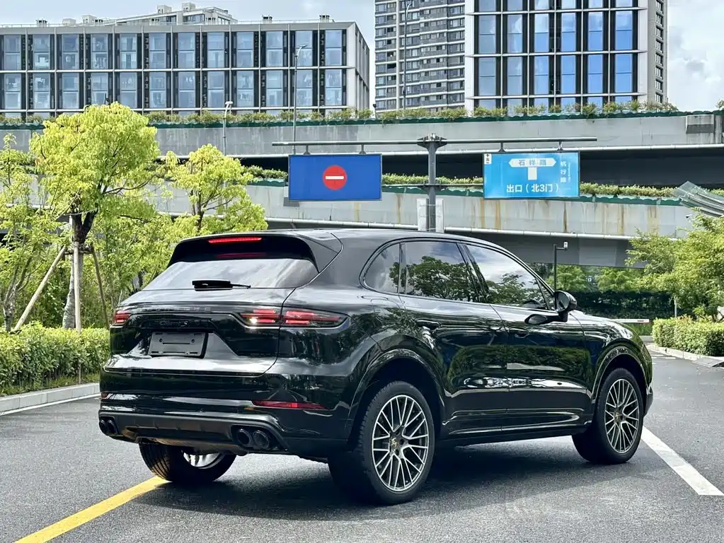 PORSCHE CAYENNE