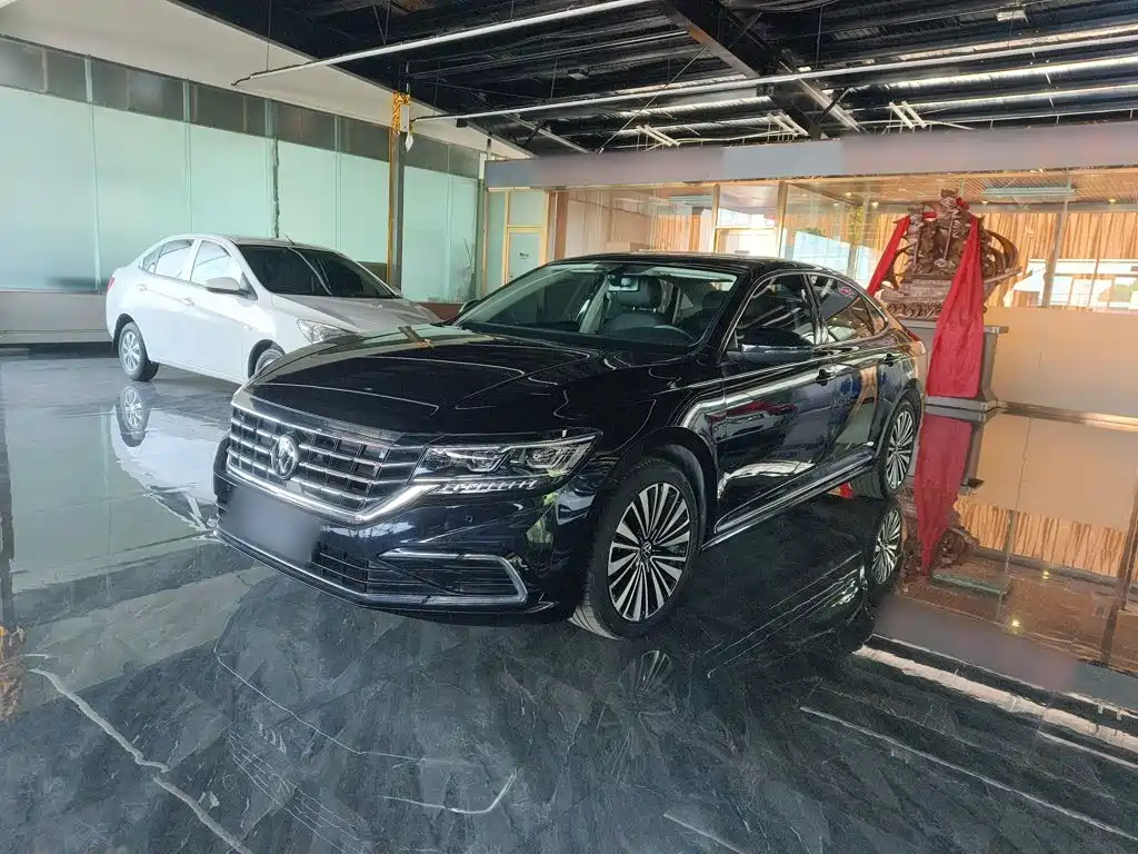 Volkswagen Passat 2021 380TSI Luxury