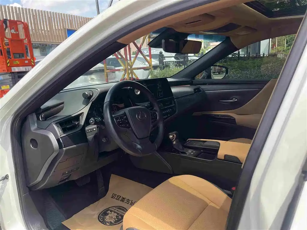 Lexus ES — миниатюра 10