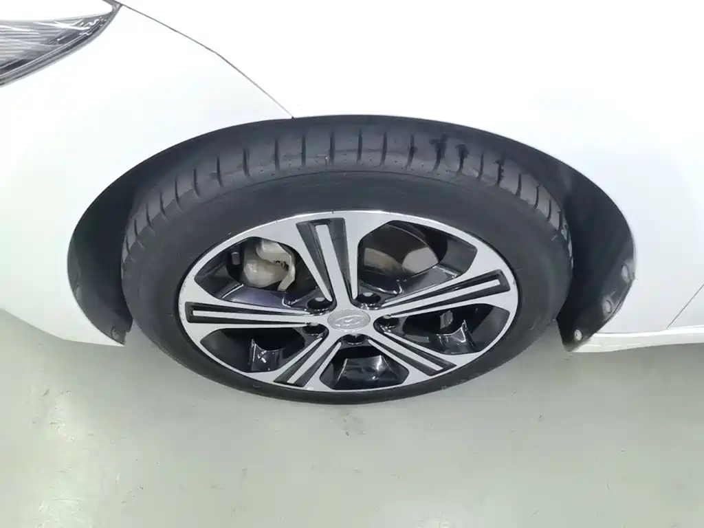 Hyundai Elantra — миниатюра 23
