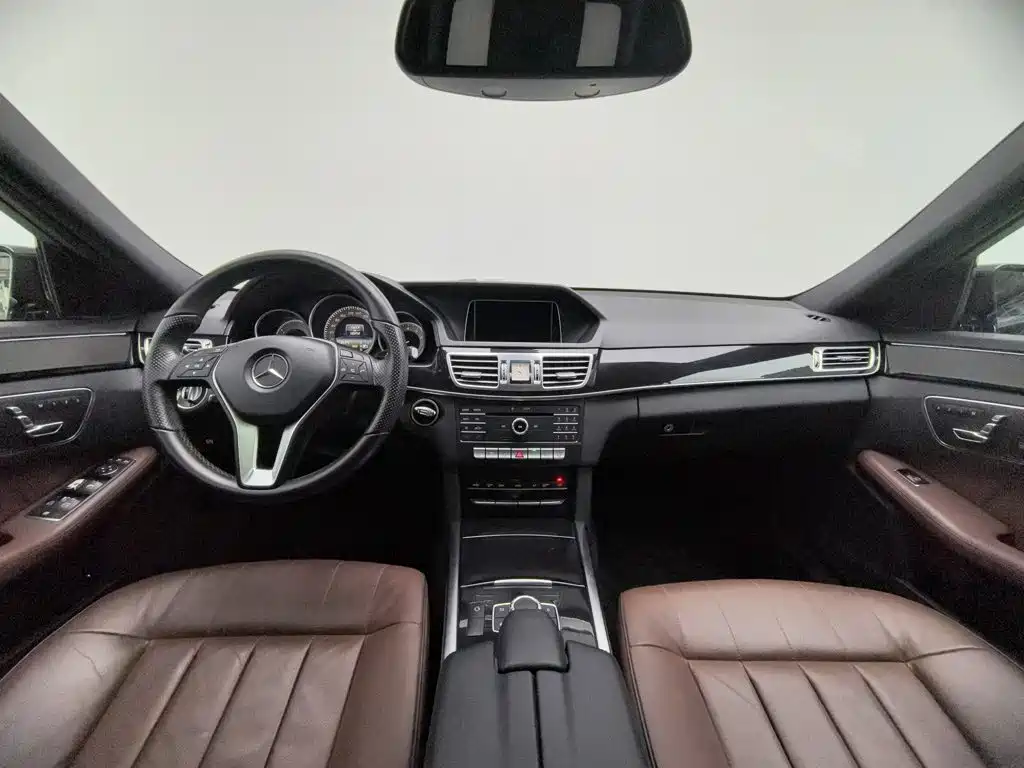 Mercedes-Benz E-Class — миниатюра 5