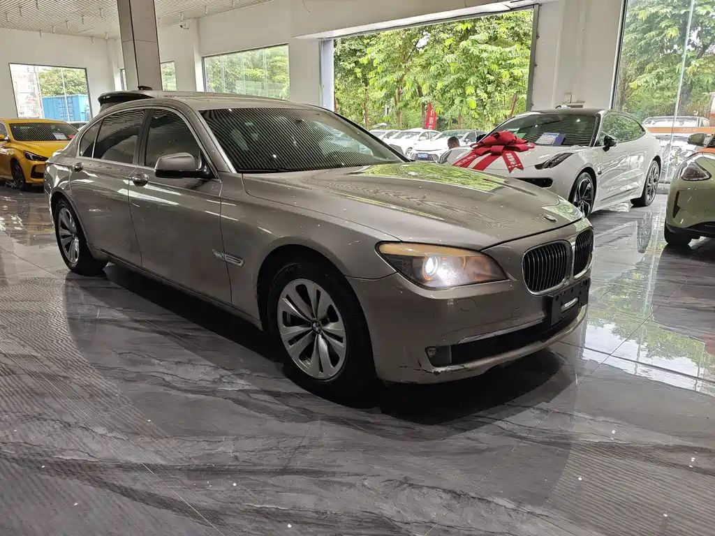 BMW 7 Series — миниатюра 3