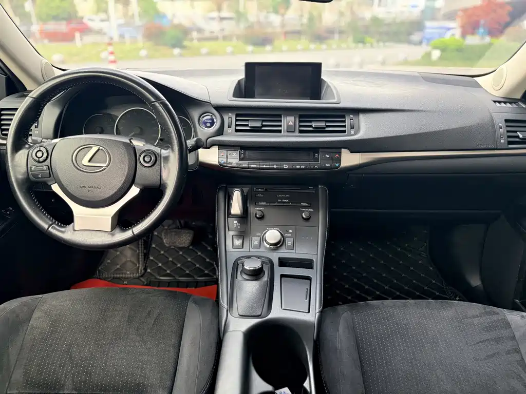 Lexus CT — миниатюра 12
