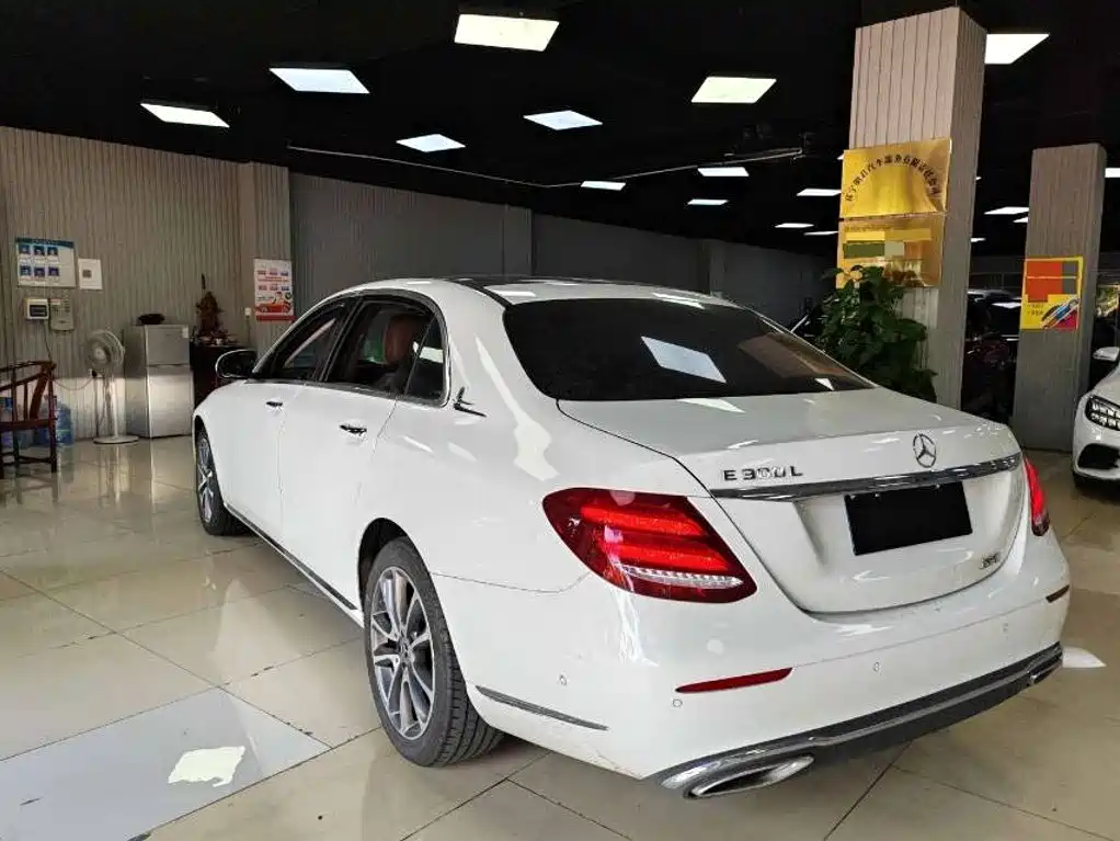 Mercedes-Benz E-Class — миниатюра 7