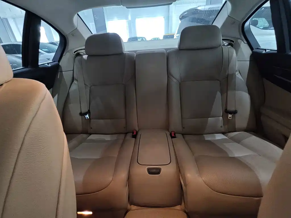 BMW 7 Series — миниатюра 22