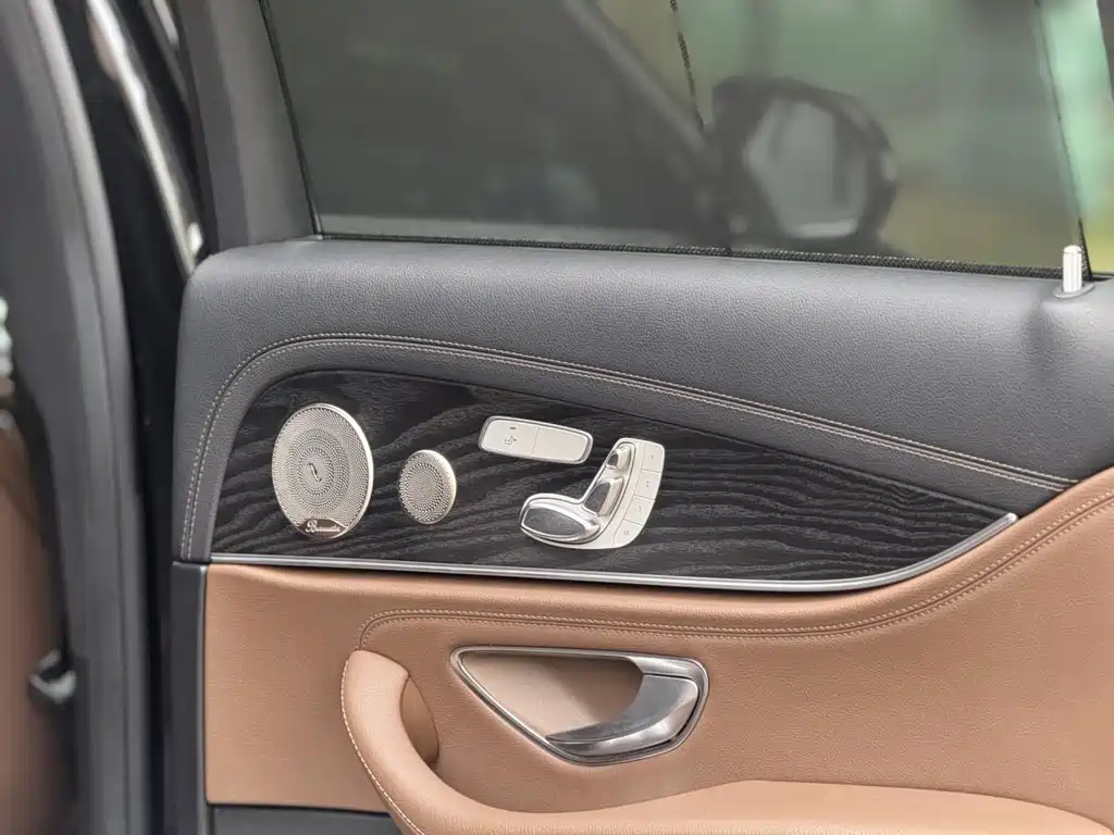Mercedes-Benz E-Class — миниатюра 8