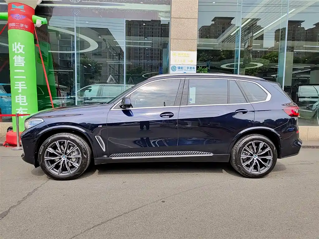 BMW X5 2022 xDrive 30Li Premium M Sport