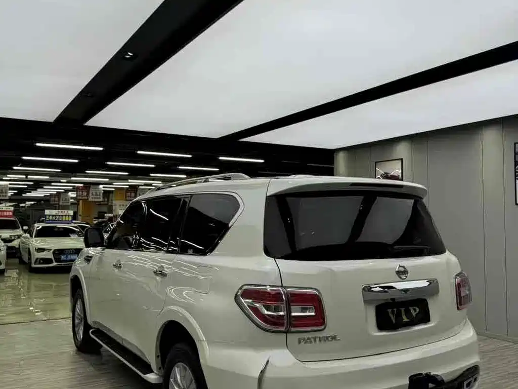 NISSAN TOURE