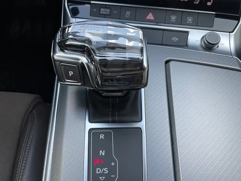 Audi A7L — миниатюра 12