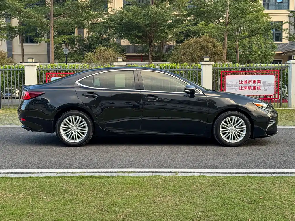 Lexus ES — миниатюра 8