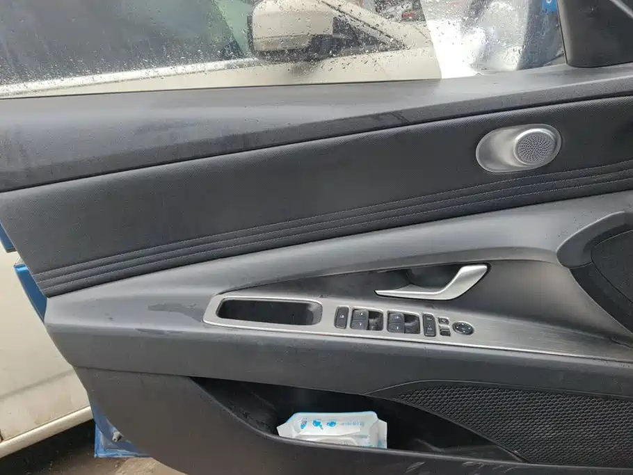Hyundai Elantra — миниатюра 7