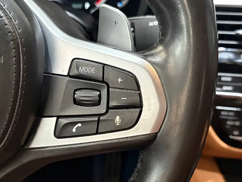 BMW 5 Series — миниатюра 10