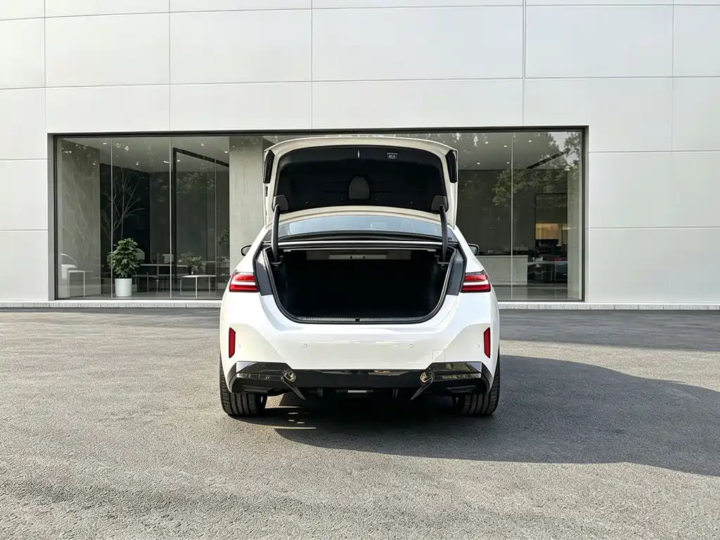 BMW i5 — миниатюра 15