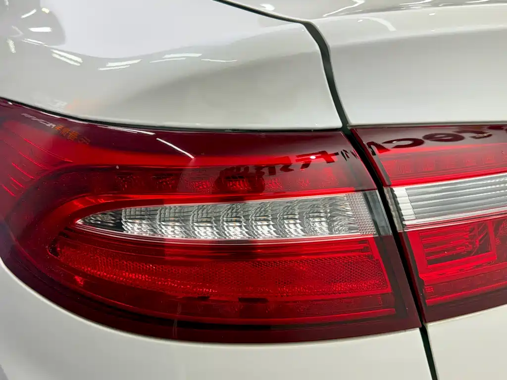 Ford Taurus — миниатюра 6