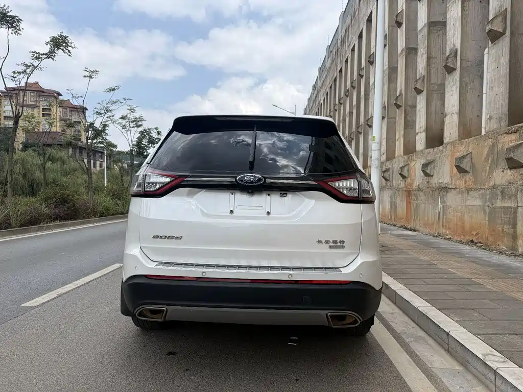 Ford Edge — миниатюра 12