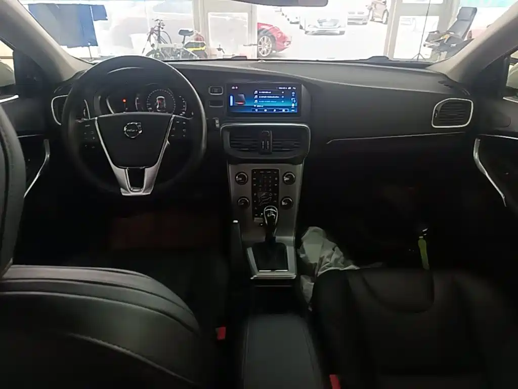 Volvo V40 — миниатюра 10