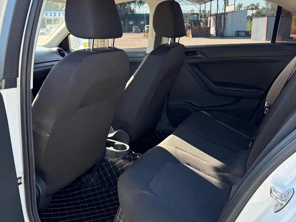 Volkswagen Jetta — миниатюра 6