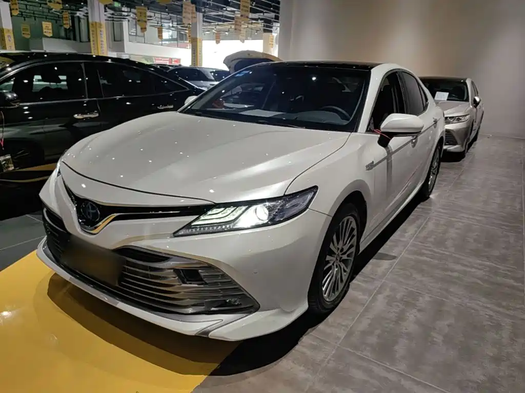 Toyota Camry — миниатюра 2