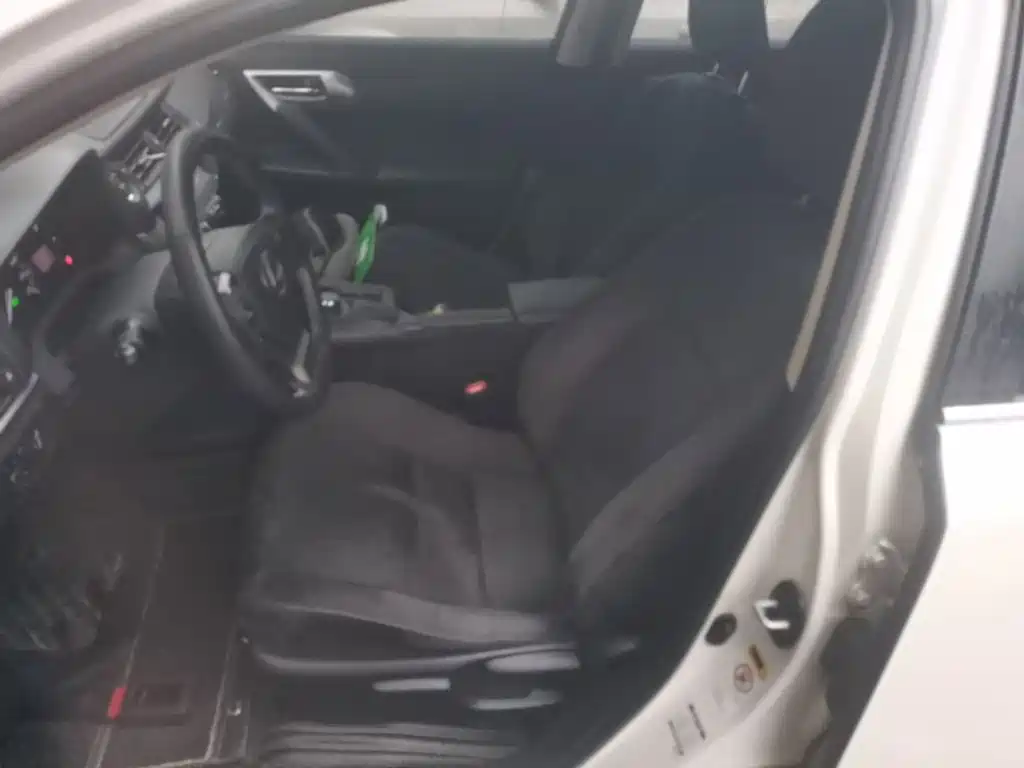 Lexus CT — миниатюра 11