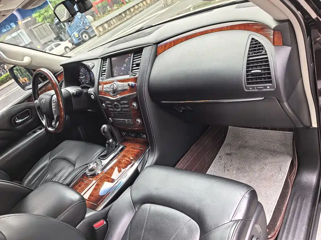 Infiniti QX80 2016 5.6L 4WD
