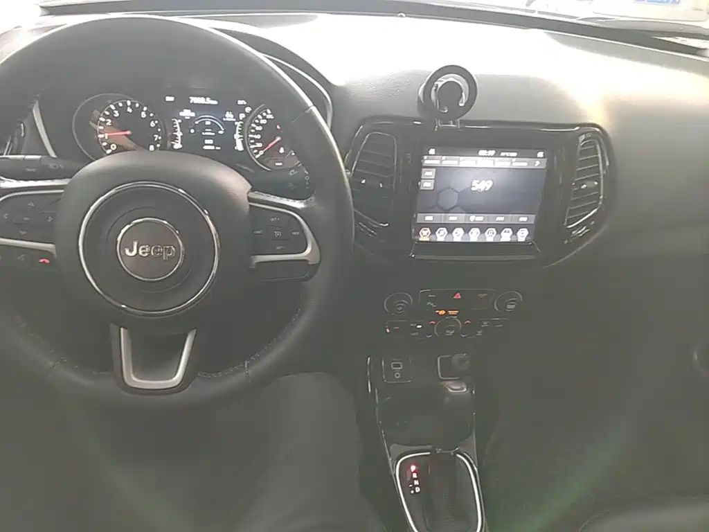 Jeep Compass — миниатюра 10