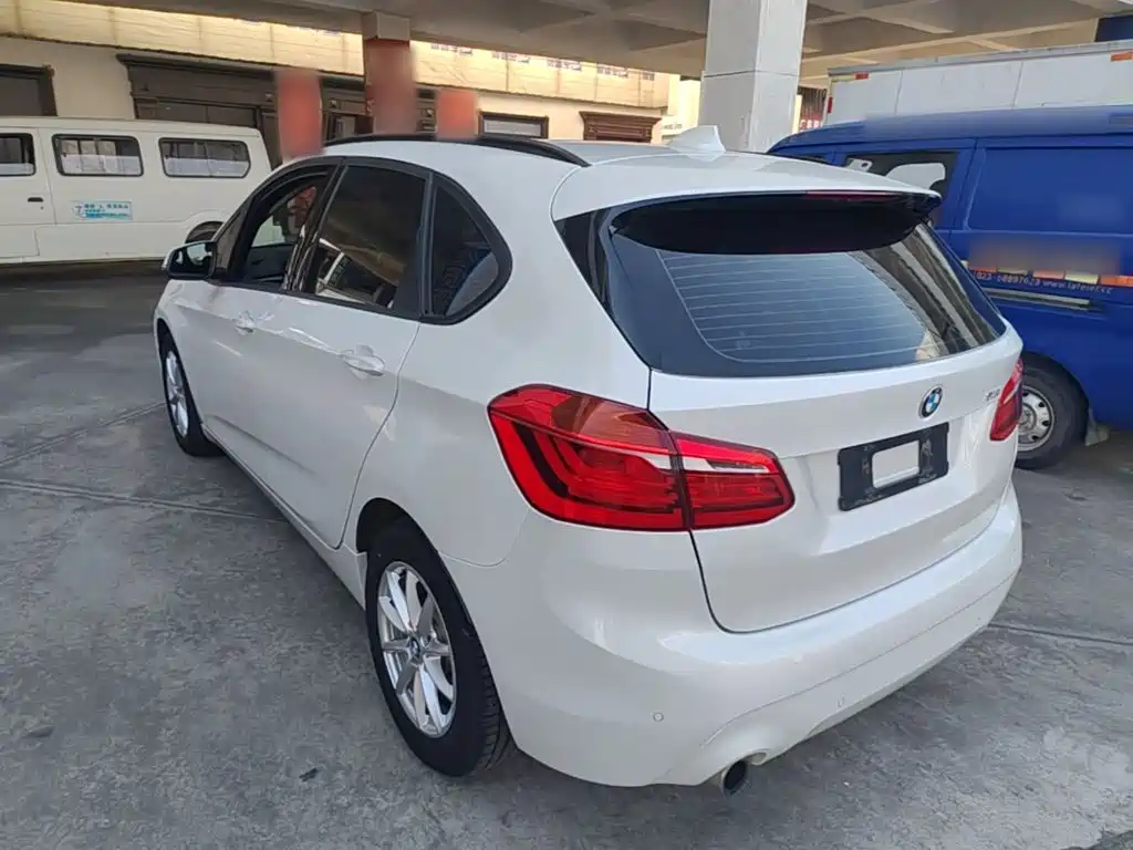 BMW 2 Series Active Tourer — миниатюра 5