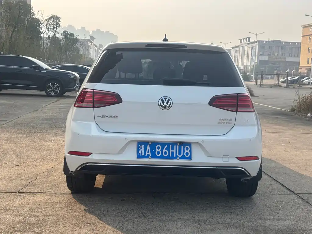 VOLKSWAGEN GOLF