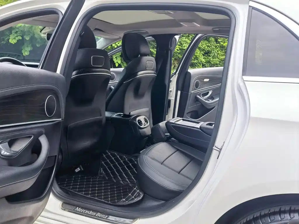 Mercedes-Benz E-Class — миниатюра 10