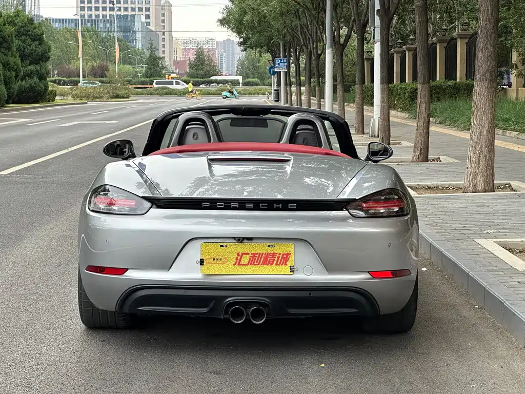 PORSCHE 718
