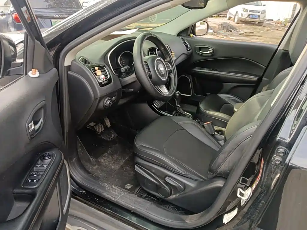Jeep Compass — миниатюра 16