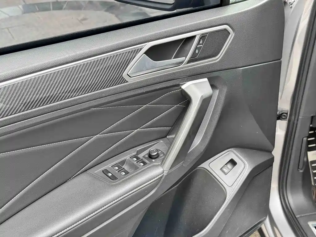 Volkswagen Tiguan L — миниатюра 7