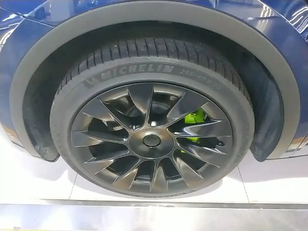 Tesla Model Y — миниатюра 23