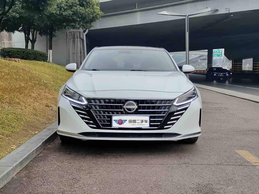 Nissan Teana 2.0 л 2023 г. Белый, пробег 42000 км