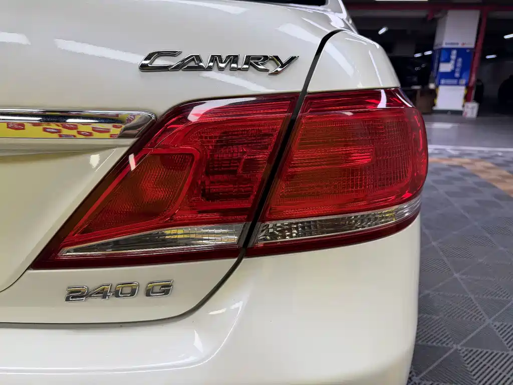 Toyota Camry — миниатюра 12