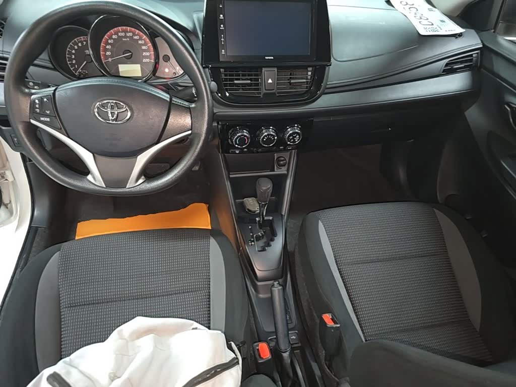Toyota Vios 1.5 л 2023 г. Белый, пробег 45599 км