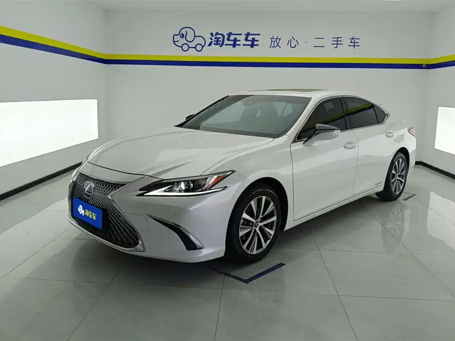 Lexus ES 2020