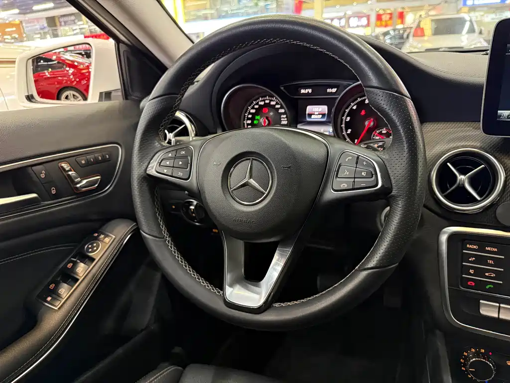 Mercedes-Benz GLA — миниатюра 24